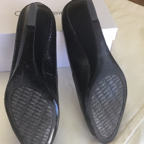 Shoes - Picture 2 of 7